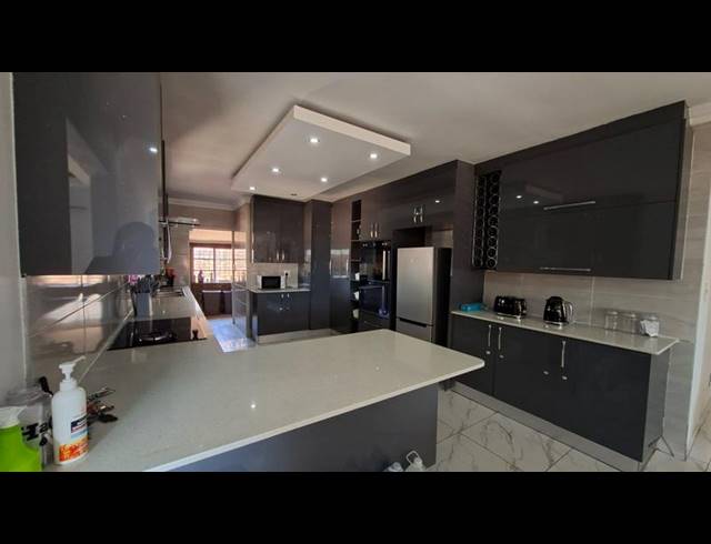 4 BEDROOM HOUSE FOR SALE IN BOOYSENS